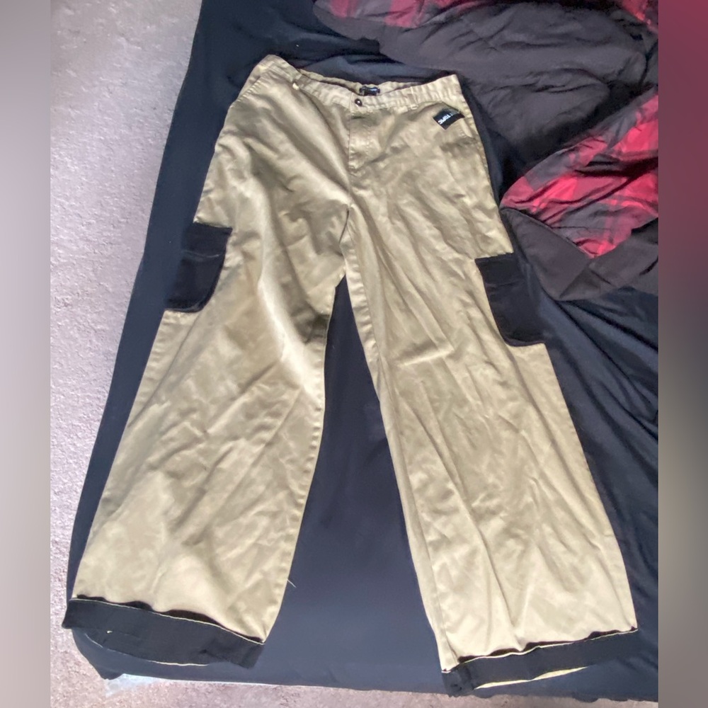 Hot Topic Khaki Cargo Pants; Size 36; New With Tags